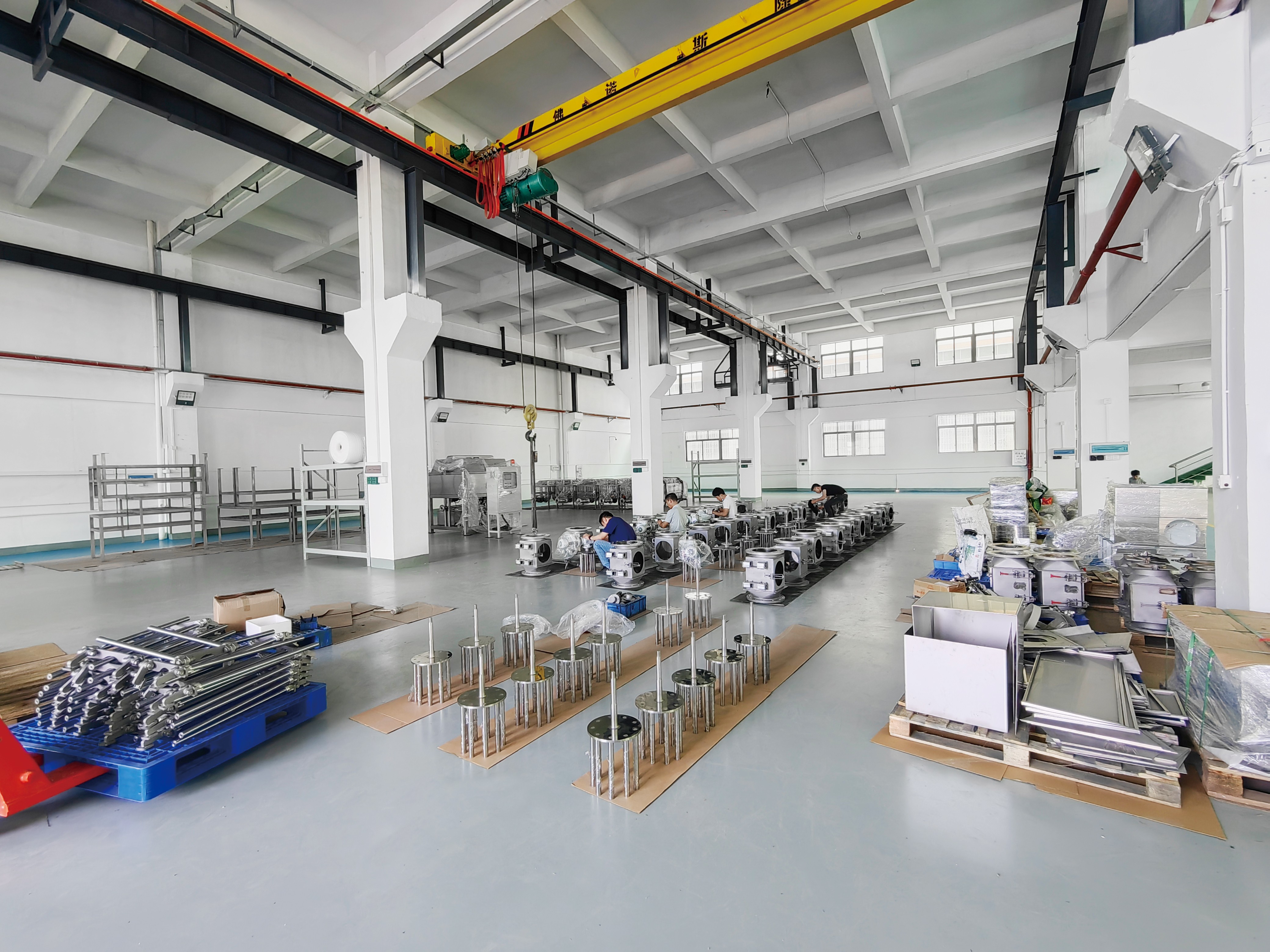 Keramikos geležies šalinimo įranga